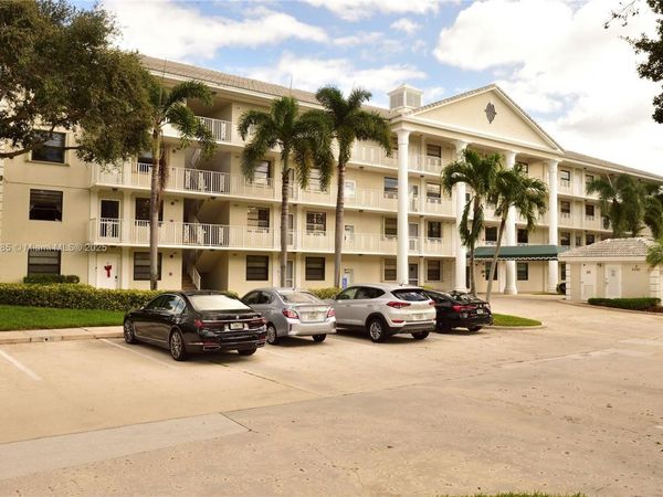 6085 Balboa Cir, Unit 402, Boca Raton, FL 33433