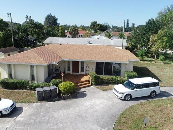 1675 E Breezy Lane, West Palm Beach, FL 33417