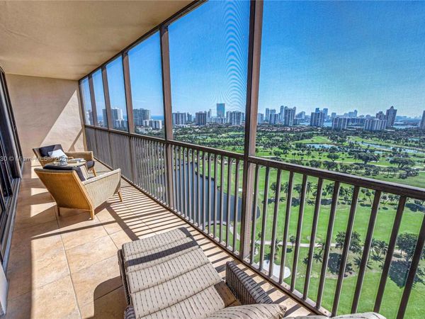 20379 W Country Club Dr, Unit PH-36, Aventura, FL 33180