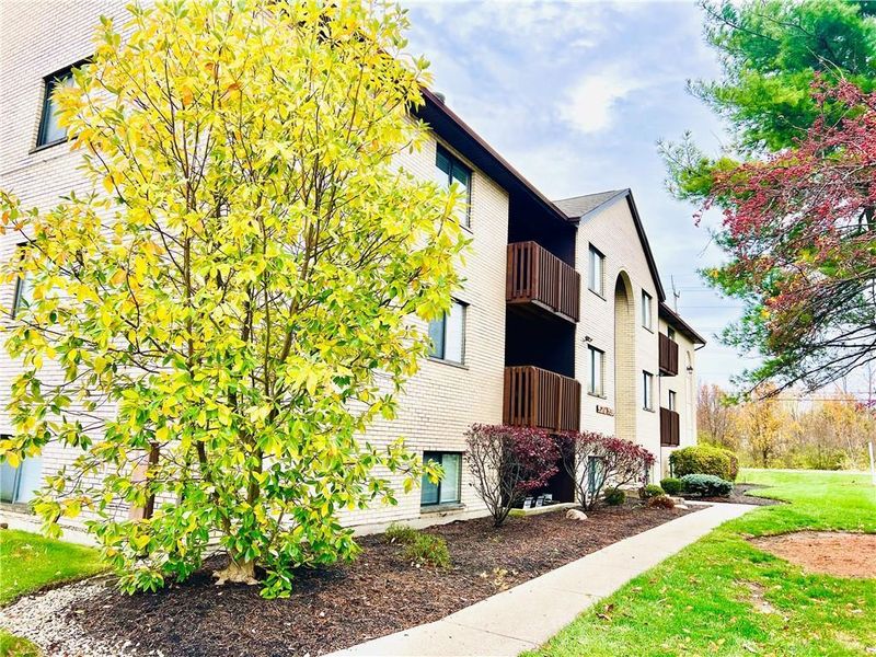 9586 Woodland Hills Drive, West Chester, OH 45011 Photo 1