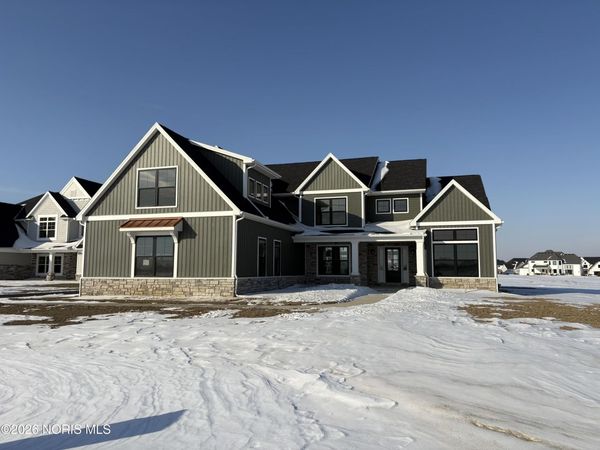 502 Cathedral Court, Perrysburg, OH 43551