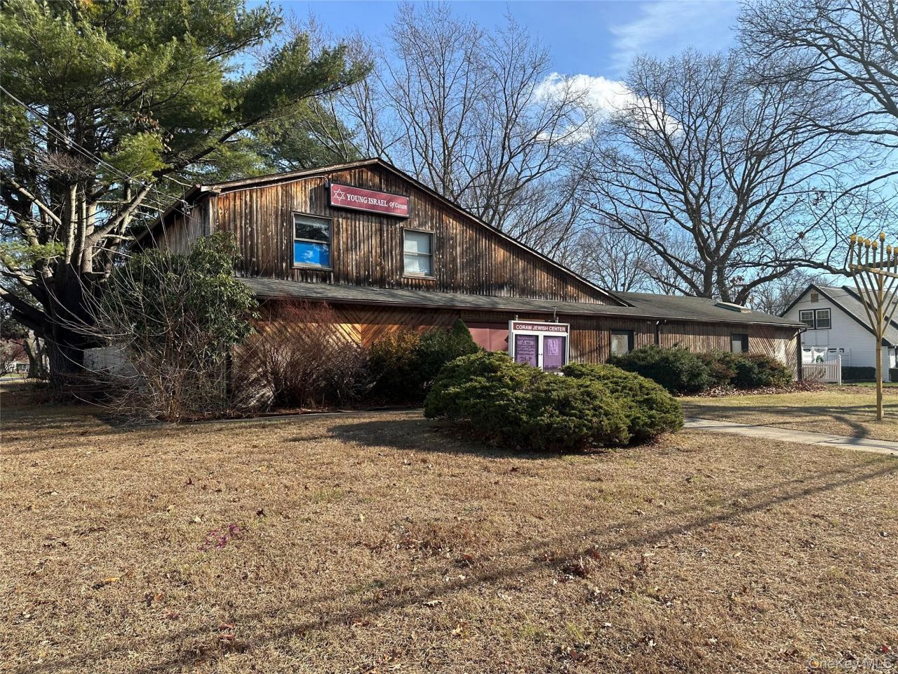 981 Old Town, Coram, NY 11727 Main Photo