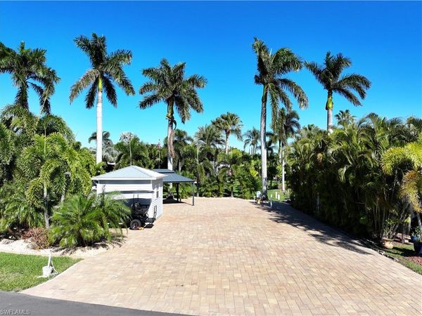 5861 MAPLEWOOD CT, FORT MYERS, FL 33905