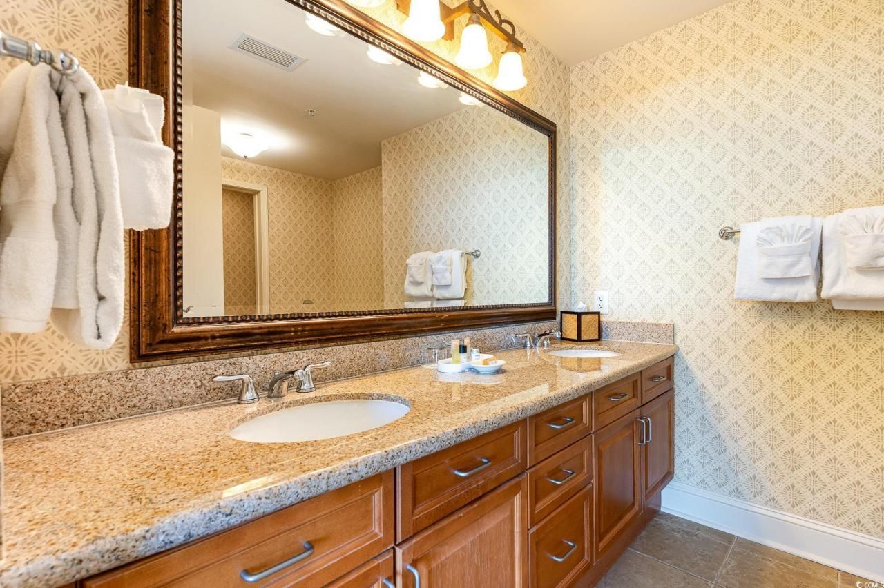 8121 Amalfi Pl. Photo 15