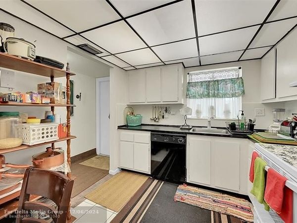 10442 Sunrise Lakes Boulevard, Unit 202, Sunrise, FL 33322