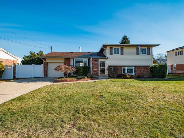 305 West 20th Street, Deer Park, NY 11729