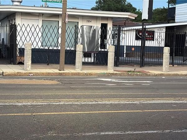 7954 N Broadway, St Louis, MO 63147