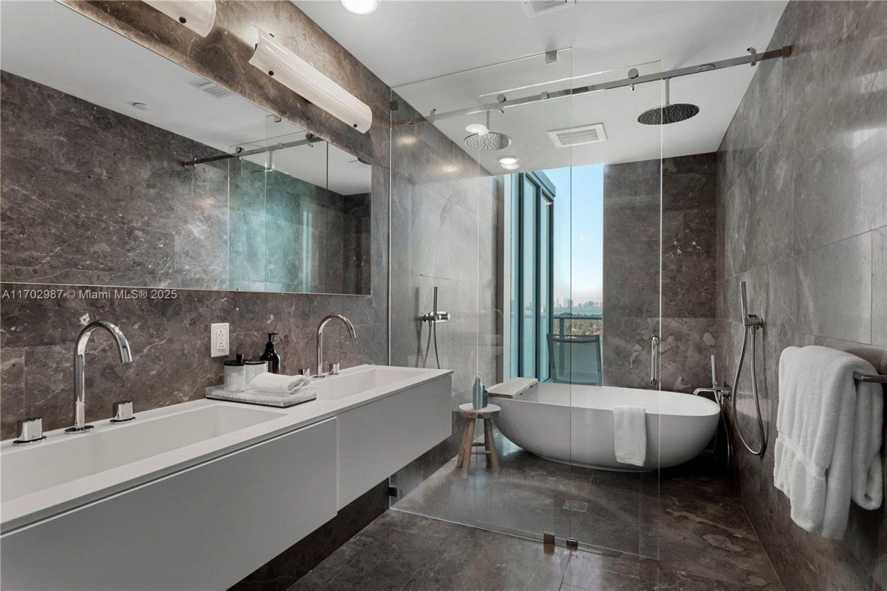 6800 Indian Creek Dr, Unit PH2, Miami Beach, FL 33141 Photo