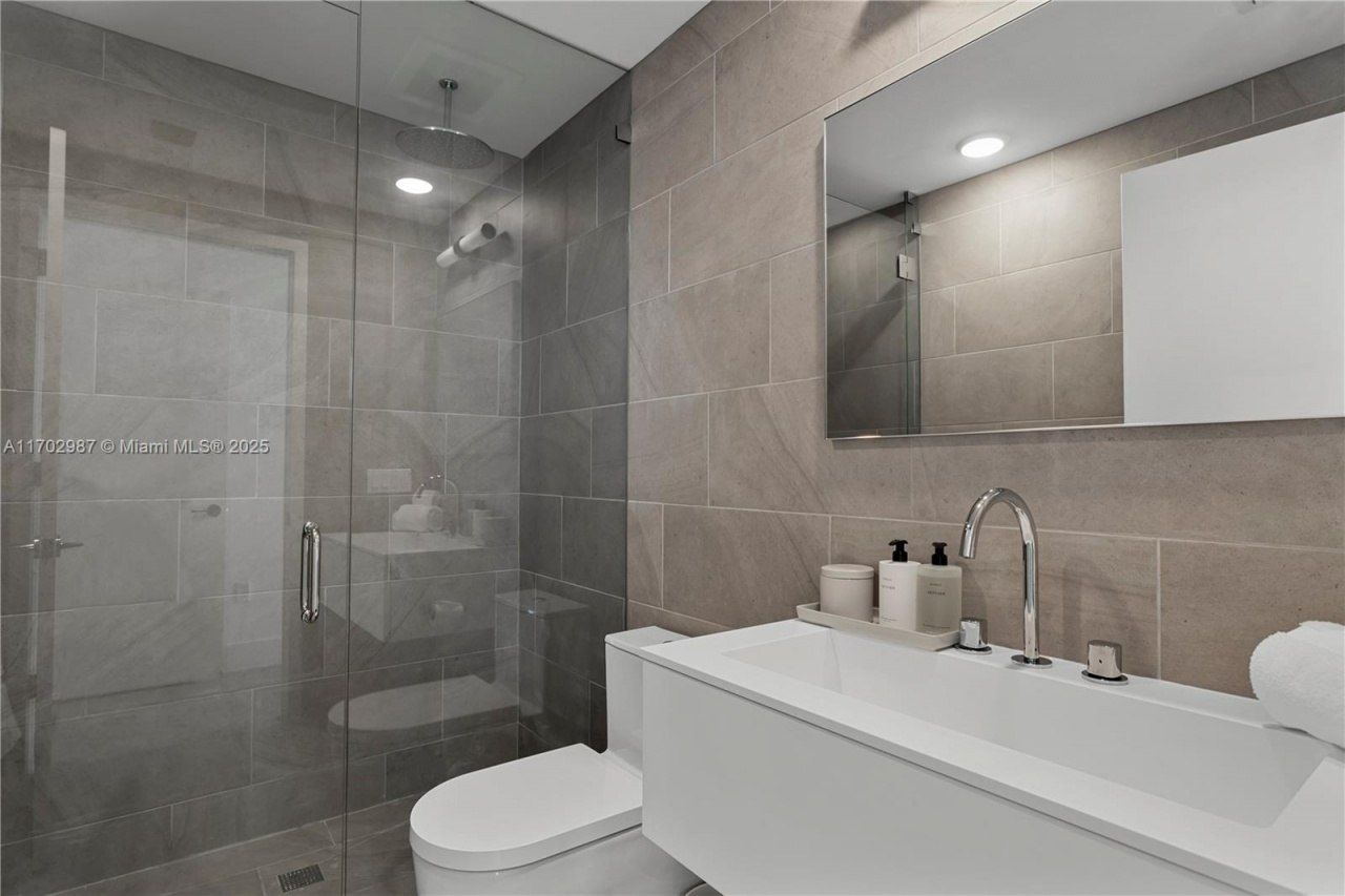 6800 Indian Creek Dr, Unit PH2, Miami Beach, FL 33141 Photo