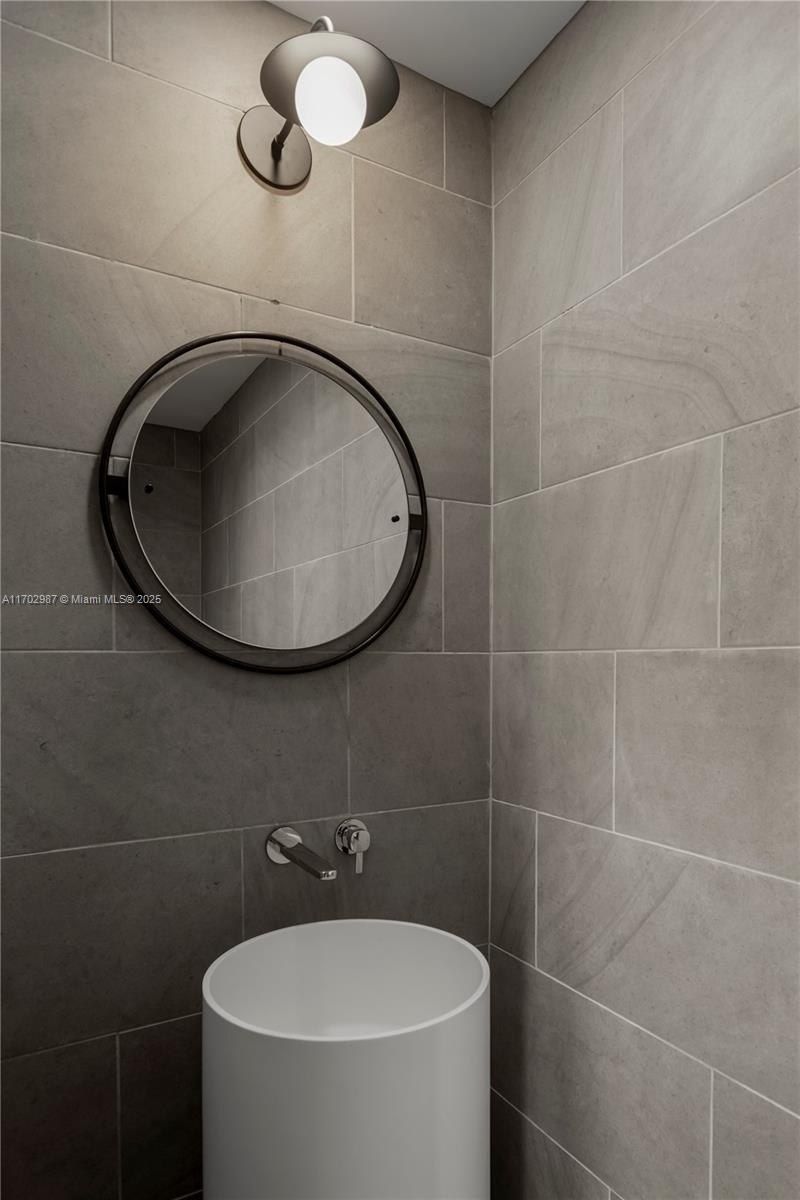 6800 Indian Creek Dr, Unit PH2, Miami Beach, FL 33141 Photo