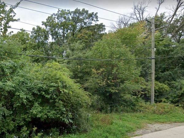 2200 W Saunders Road, Lake Forest, IL 60045