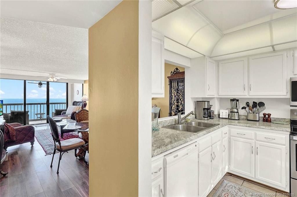 9900 S Ocean Drive, Unit 1304, Jensen Beach, FL 34957 Photo