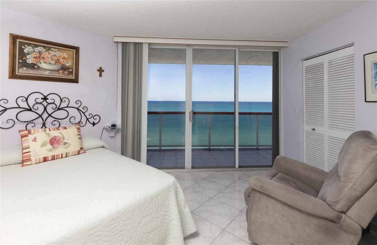 6767 Collins Ave, Unit 1409, Miami Beach, FL 33141 Photo