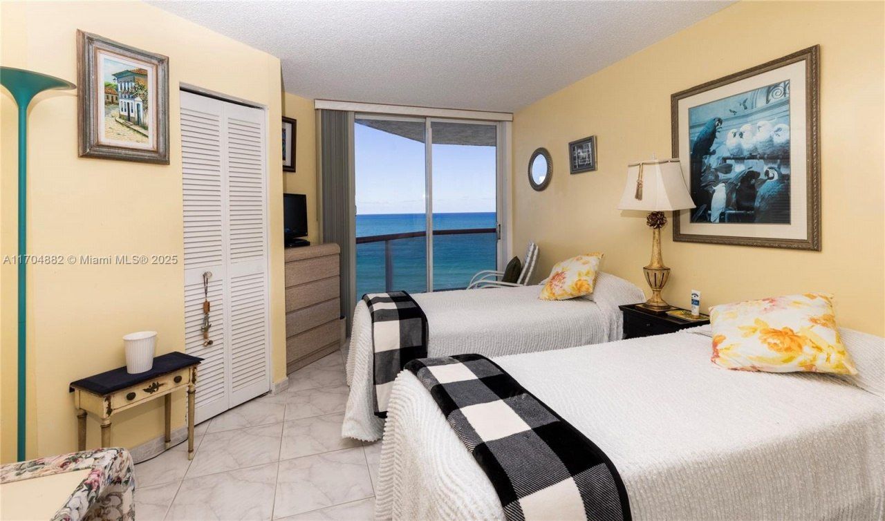 6767 Collins Ave, Unit 1409, Miami Beach, FL 33141 Photo