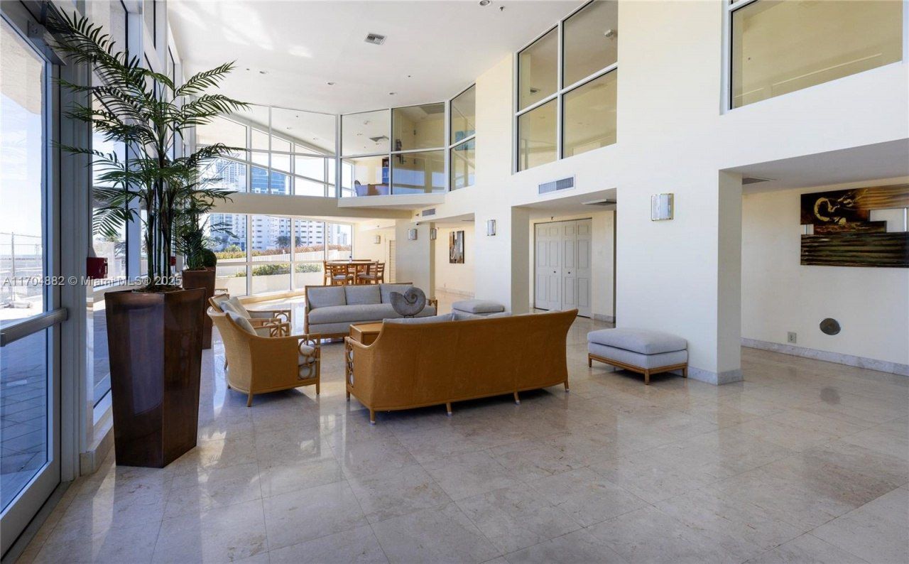 6767 Collins Ave, Unit 1409, Miami Beach, FL 33141 Photo