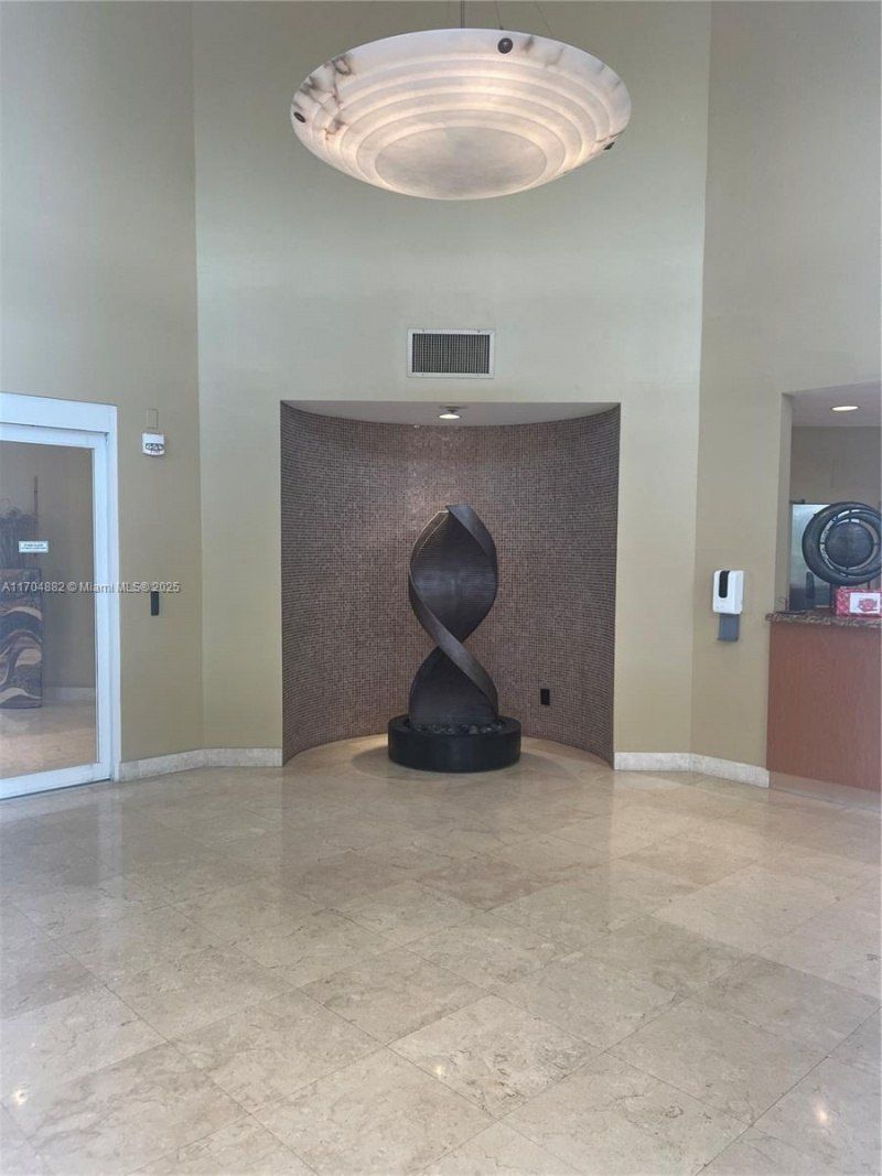 6767 Collins Ave, Unit 1409, Miami Beach, FL 33141 Photo