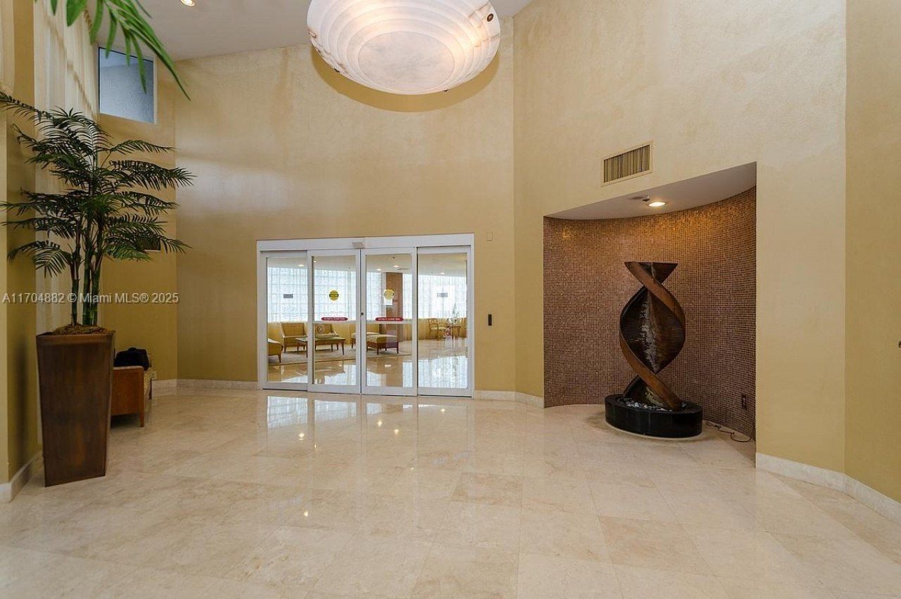 6767 Collins Ave, Unit 1409, Miami Beach, FL 33141 Photo