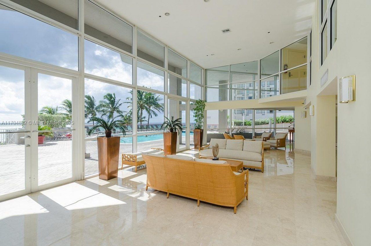 6767 Collins Ave, Unit 1409, Miami Beach, FL 33141 Photo