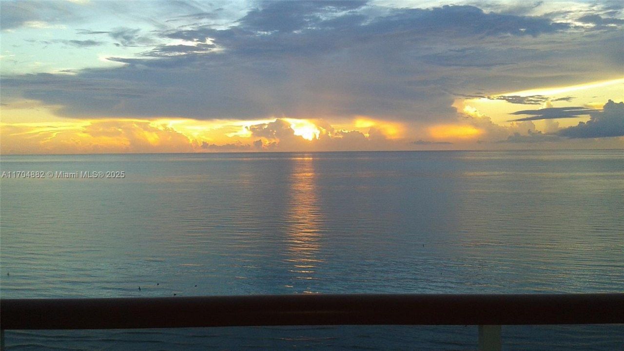 6767 Collins Ave, Unit 1409, Miami Beach, FL 33141 Photo