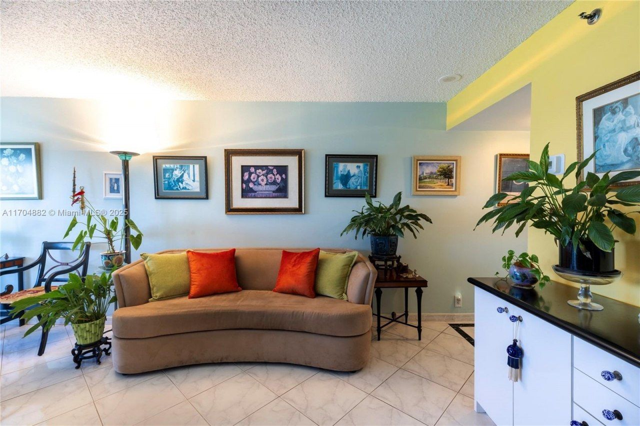 6767 Collins Ave, Unit 1409, Miami Beach, FL 33141 Photo