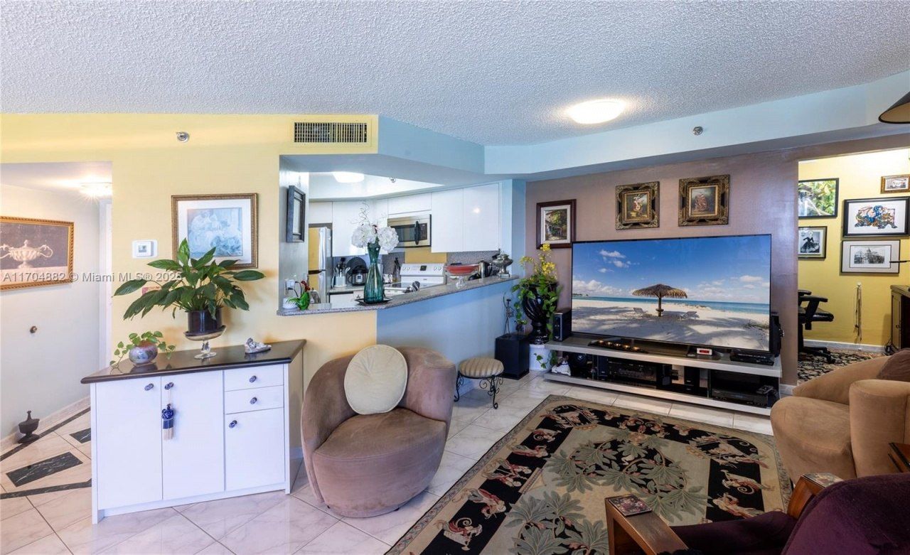 6767 Collins Ave, Unit 1409, Miami Beach, FL 33141 Photo