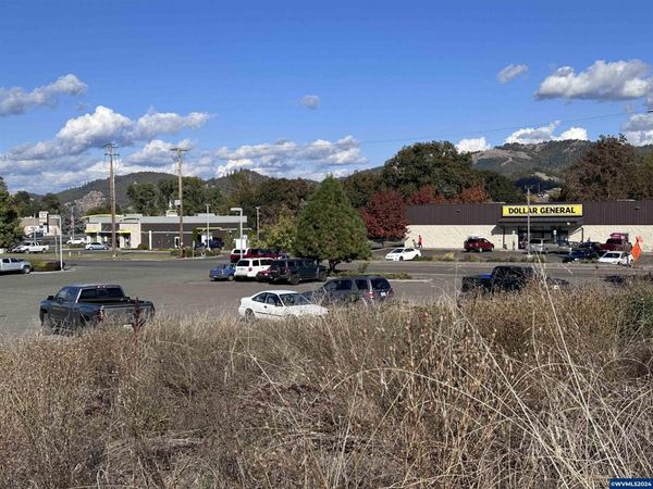 201 Roberts Creek Rd, Roseburg, OR 97471