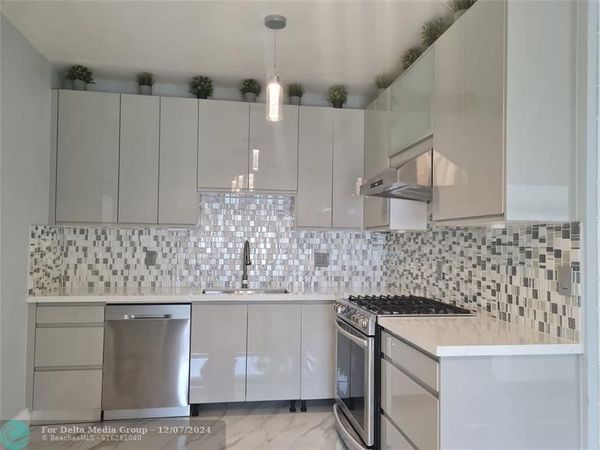 906 NE 3 STREET, Hallandale Beach, FL 33009