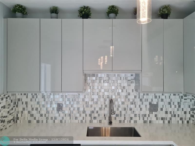 906 NE 3 Street, Hallandale Beach, FL 33009 Photo