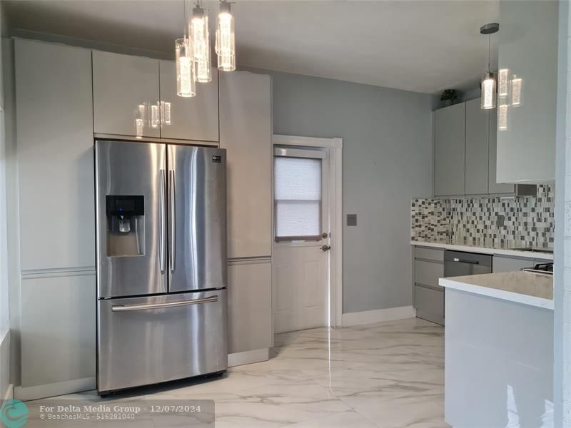 906 NE 3 Street, Hallandale Beach, FL 33009 Photo