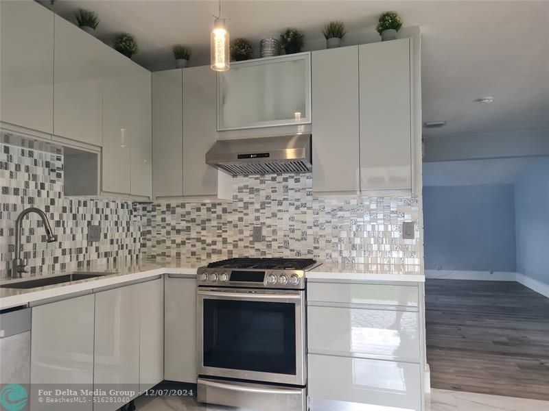 906 NE 3 Street, Hallandale Beach, FL 33009 Photo