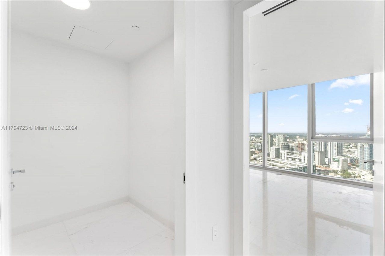 300 Biscayne Blvd Way, Unit 5209, Miami, FL 33131 Photo