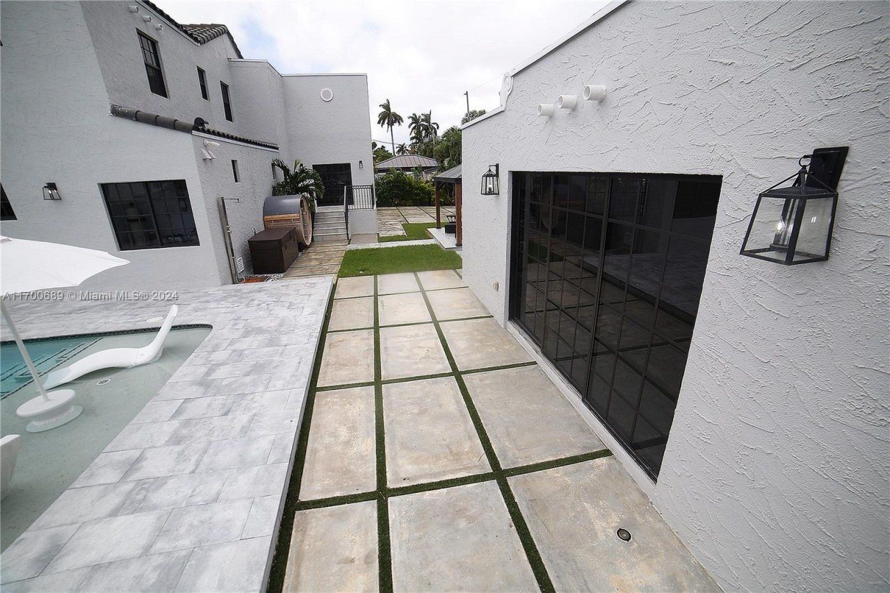 1345 Hollywood Blvd, Hollywood, FL 33019 Photo