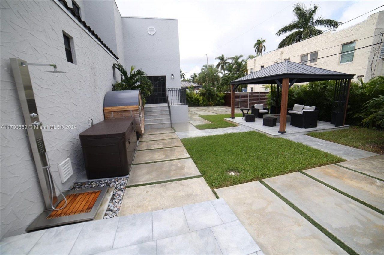 1345 Hollywood Blvd, Hollywood, FL 33019 Photo