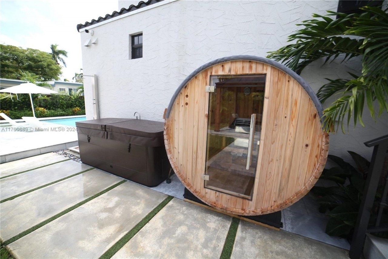 1345 Hollywood Blvd, Hollywood, FL 33019 Photo