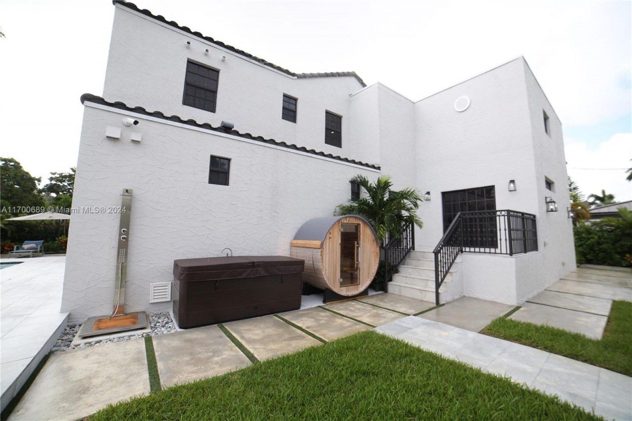 1345 Hollywood Blvd, Hollywood, FL 33019 Photo