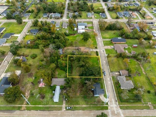 802 Goos Boulevard, Lake Charles, LA 70601