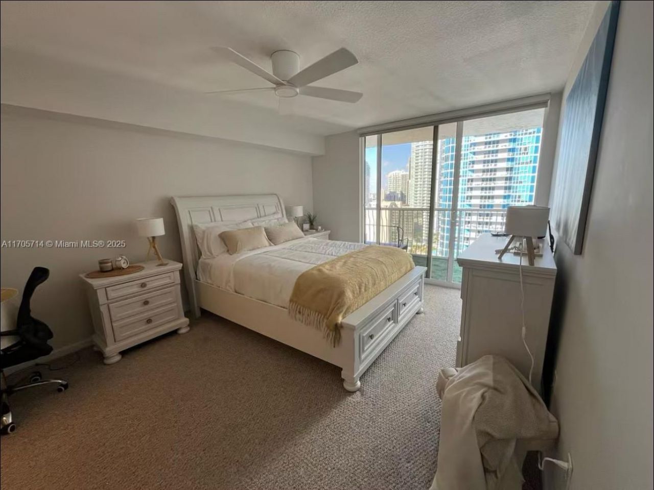 1200 Brickell Bay Dr, Unit 3220, Miami, FL 33131 Photo