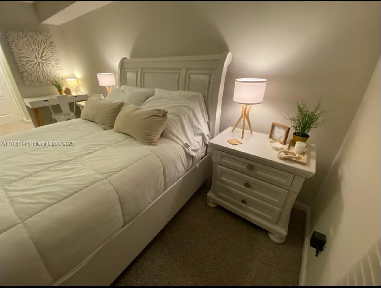 1200 Brickell Bay Dr, Unit 3220, Miami, FL 33131 Photo