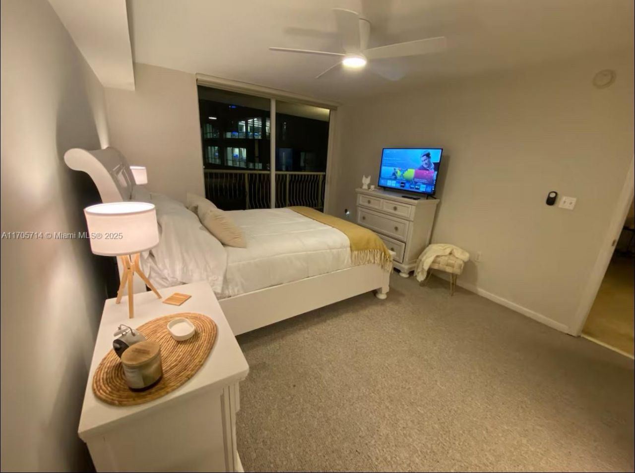 1200 Brickell Bay Dr, Unit 3220, Miami, FL 33131 Photo