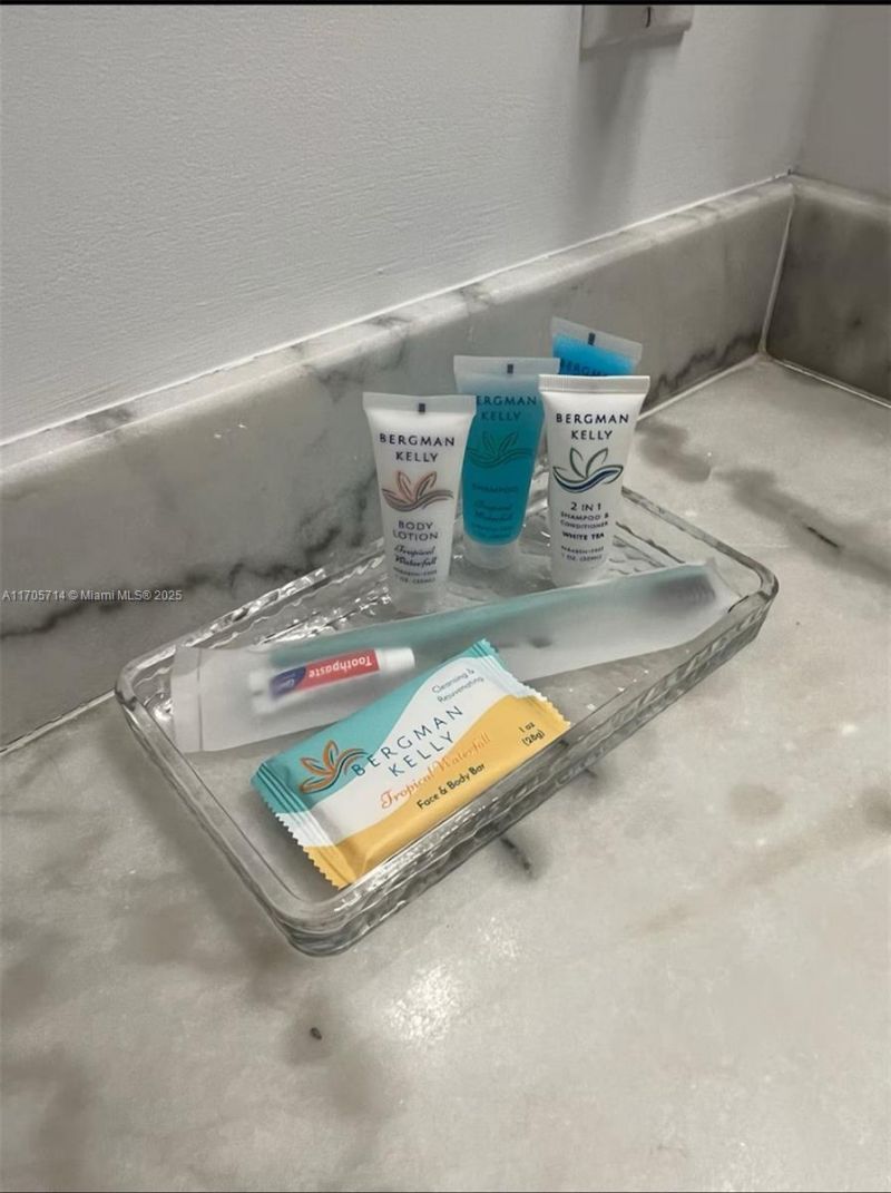 1200 Brickell Bay Dr, Unit 3220, Miami, FL 33131 Photo