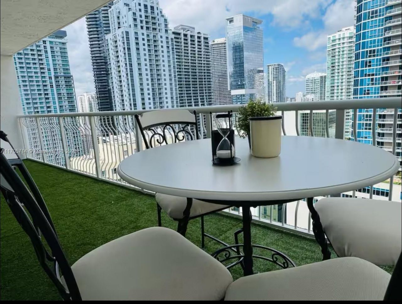 1200 Brickell Bay Dr, Unit 3220, Miami, FL 33131 Photo