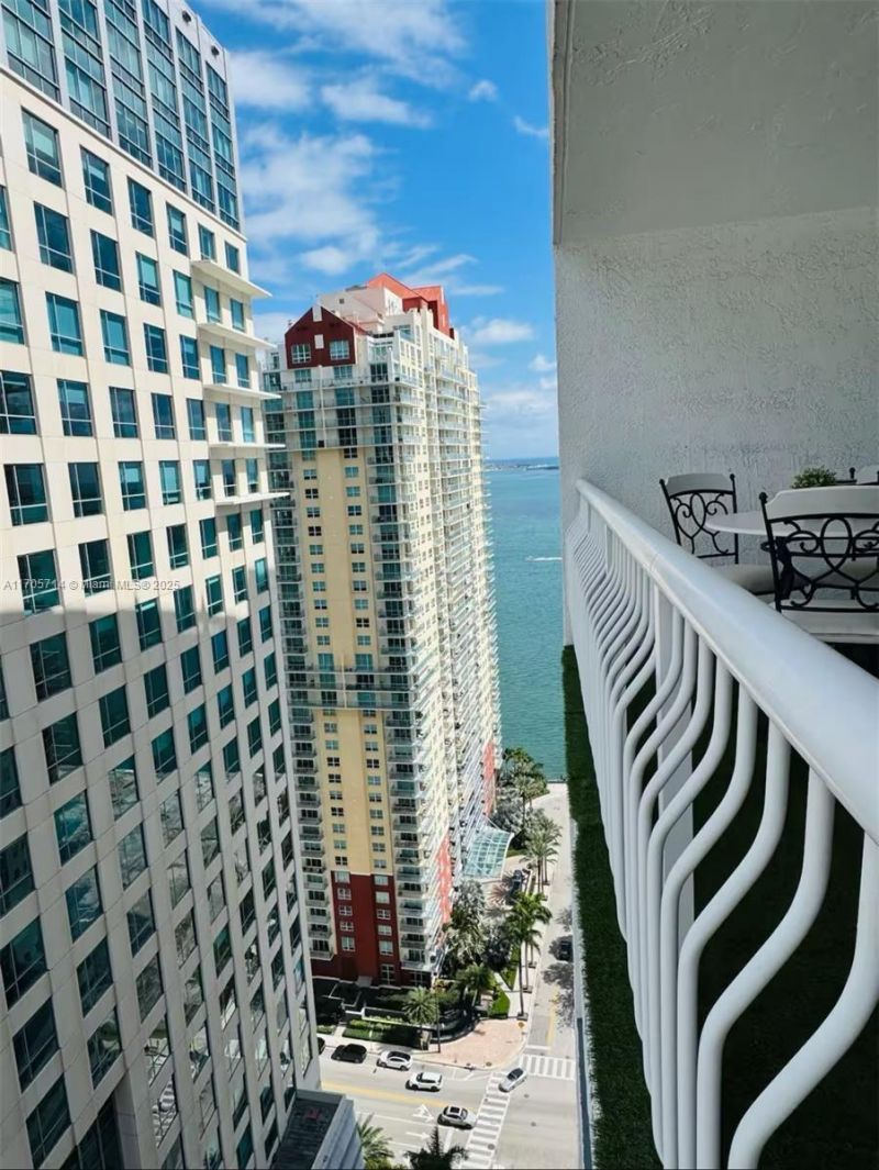 1200 Brickell Bay Dr, Unit 3220, Miami, FL 33131 Photo