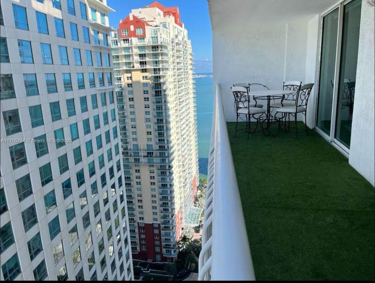 1200 Brickell Bay Dr, Unit 3220, Miami, FL 33131 Photo