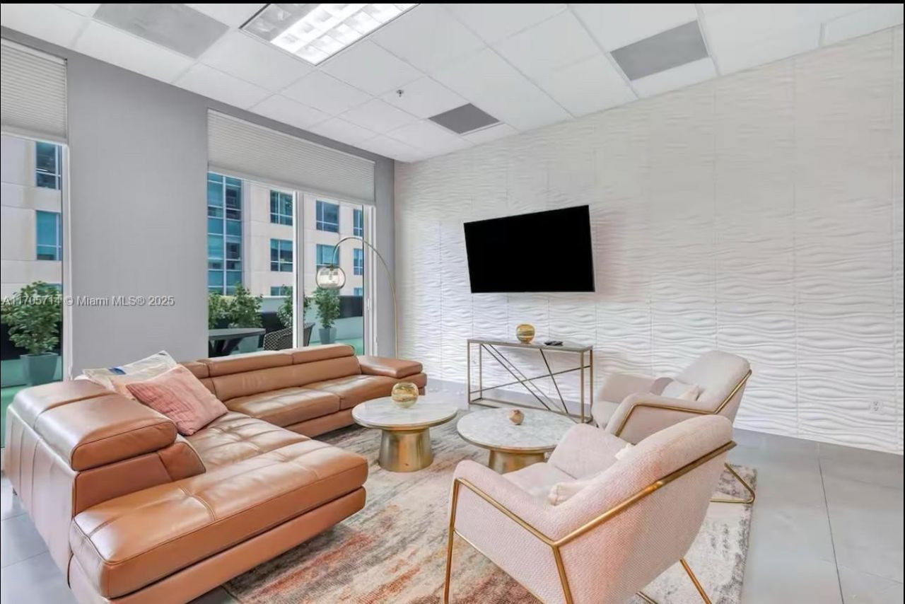 1200 Brickell Bay Dr, Unit 3220, Miami, FL 33131 Photo