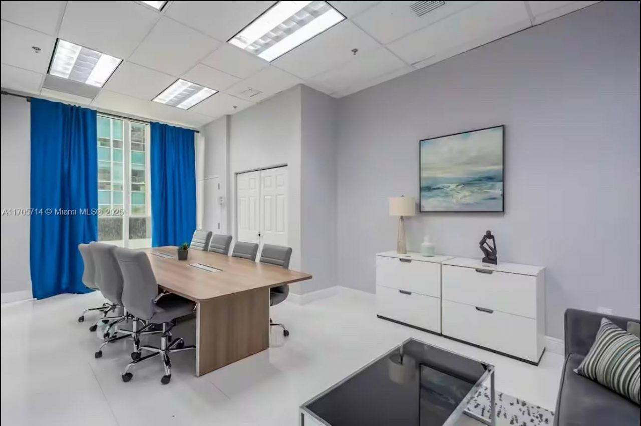 1200 Brickell Bay Dr, Unit 3220, Miami, FL 33131 Photo