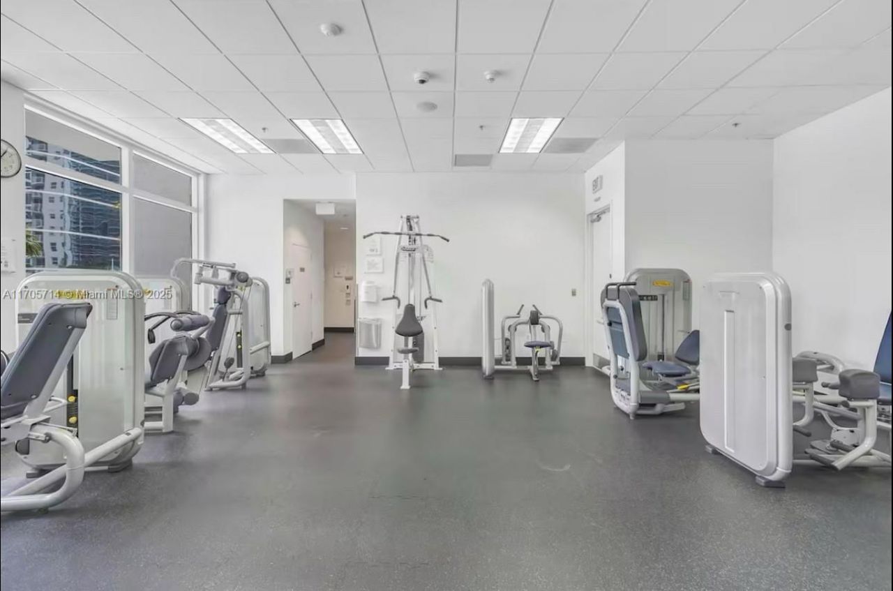 1200 Brickell Bay Dr, Unit 3220, Miami, FL 33131 Photo