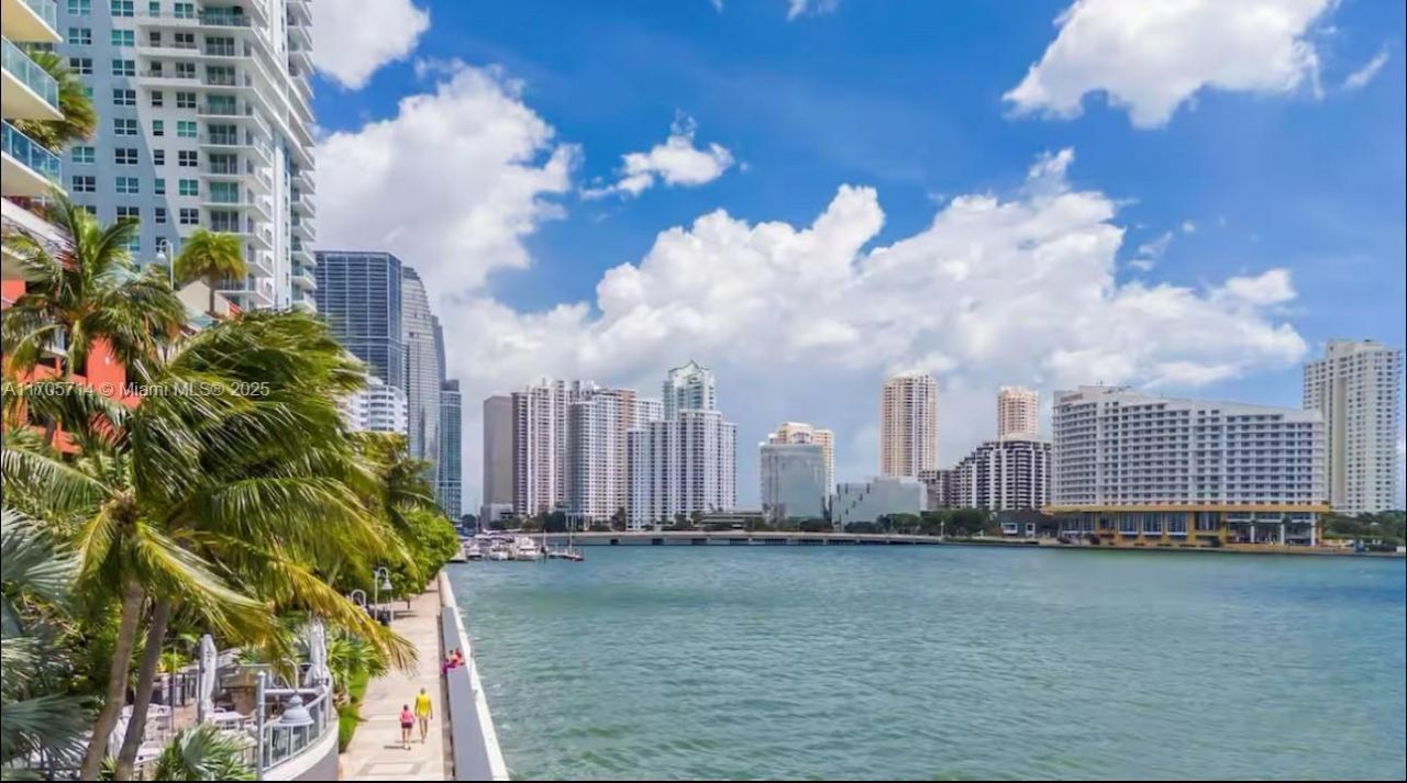 1200 Brickell Bay Dr, Unit 3220, Miami, FL 33131 Photo