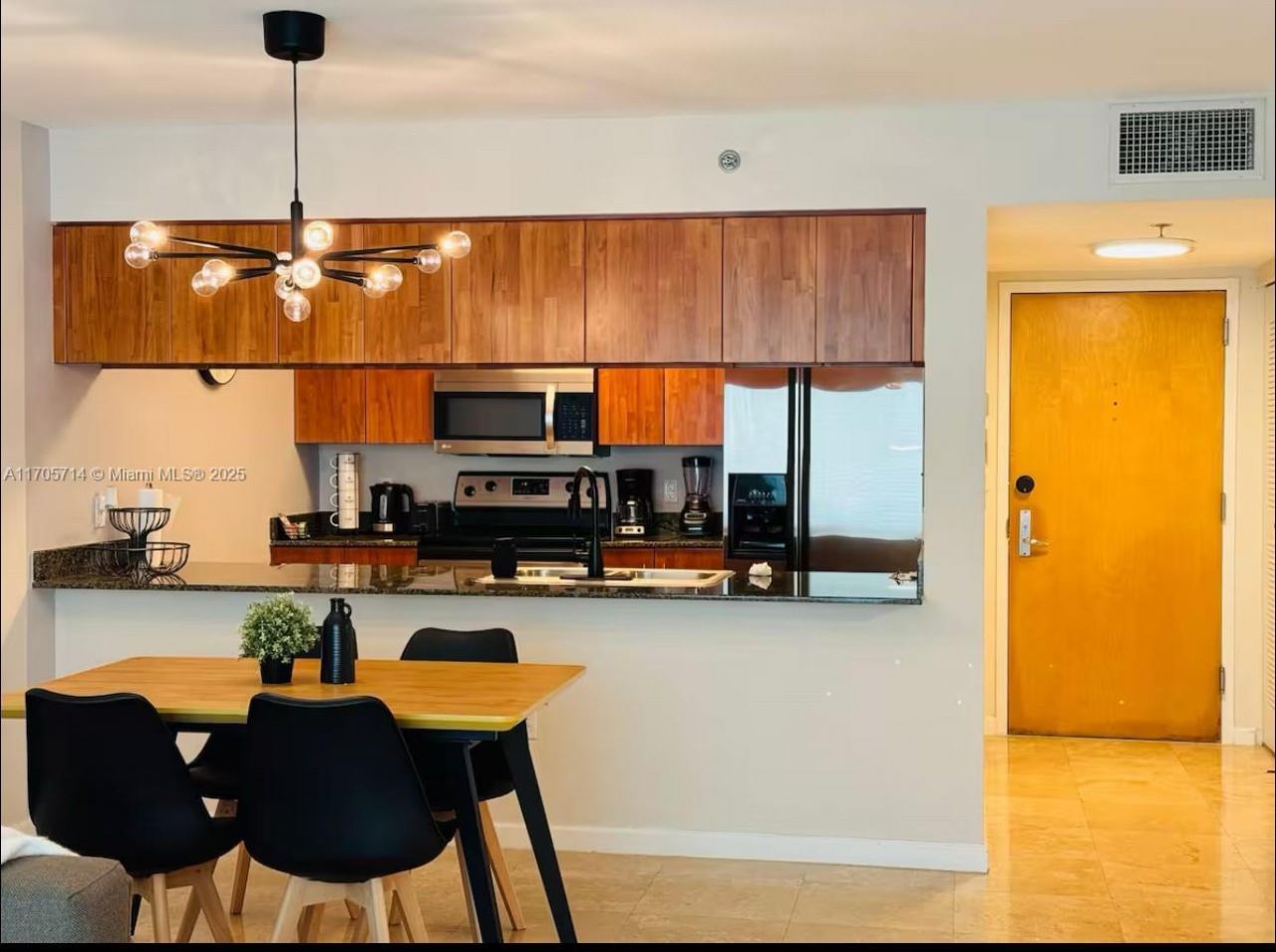 1200 Brickell Bay Dr, Unit 3220, Miami, FL 33131 Photo