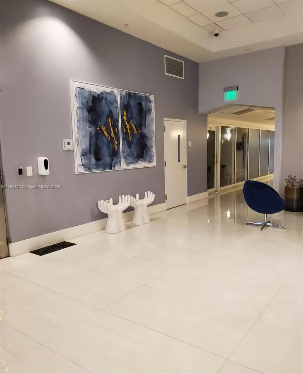 1200 Brickell Bay Dr, Unit 3220, Miami, FL 33131 Photo