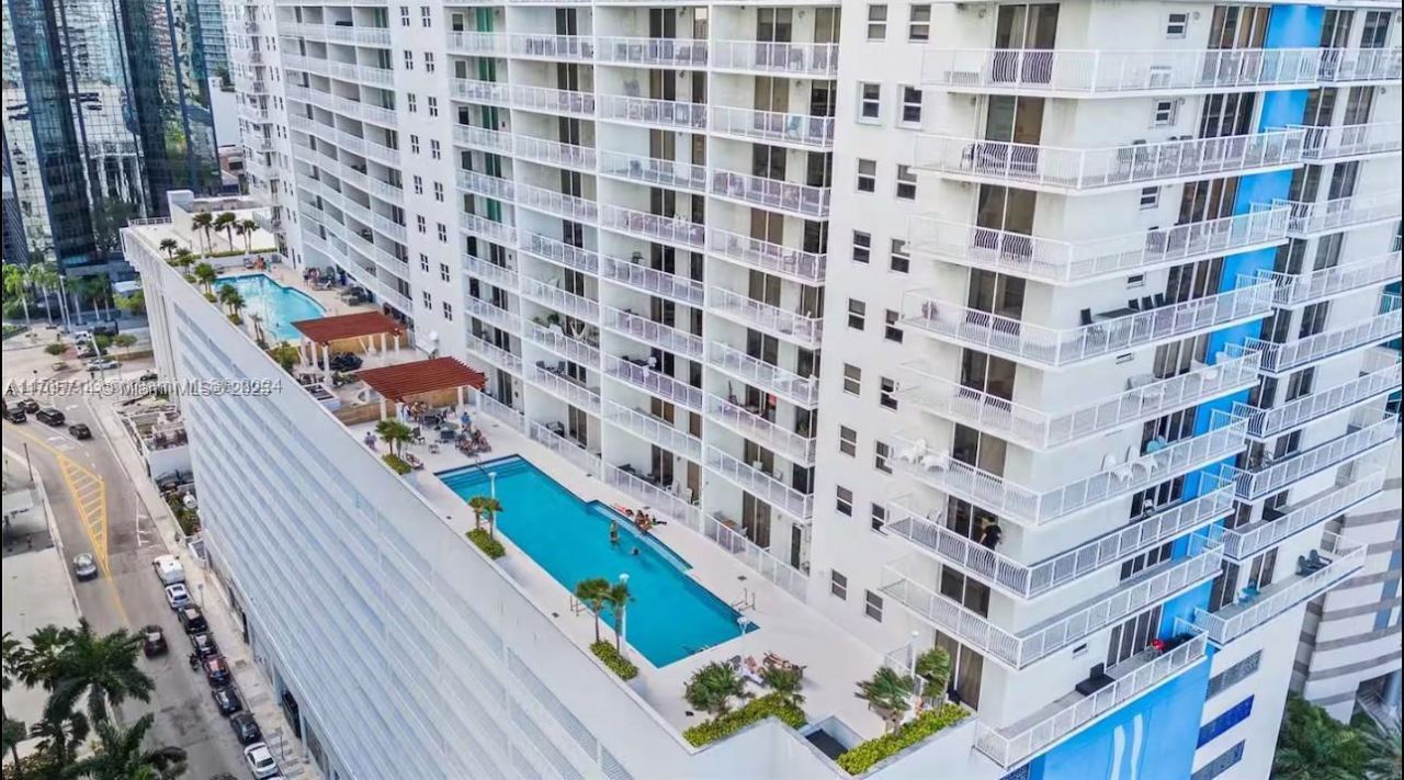 1200 Brickell Bay Dr, Unit 3220, Miami, FL 33131 Photo